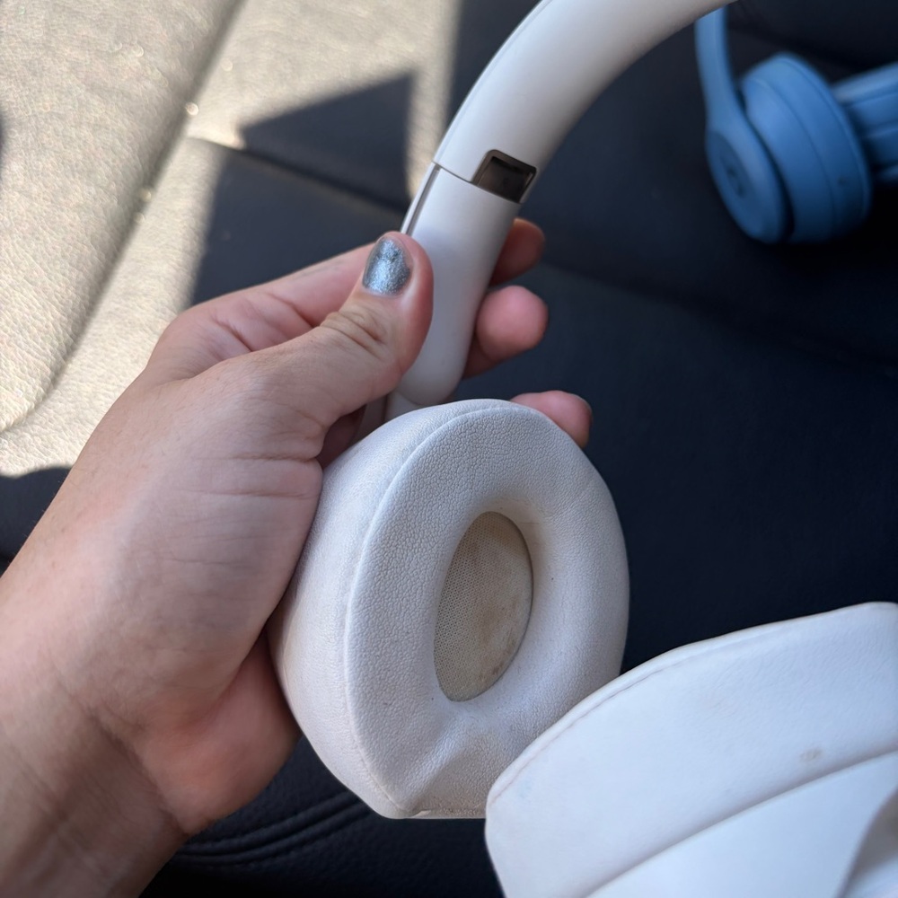 Beats By Dre Solo Cream Headphones Over Ear Gym